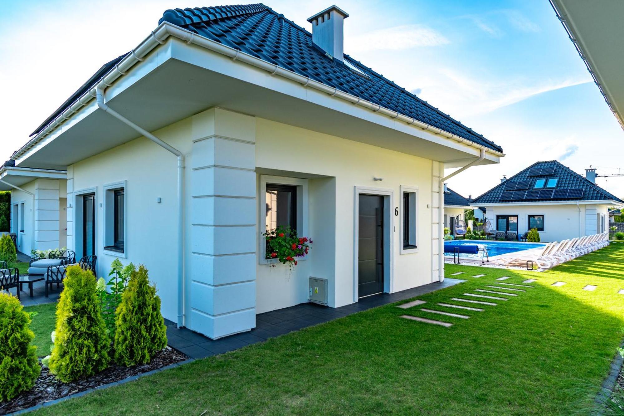 Family Resort Ustka - Domki Dwupoziomowe Z Basenem Exterior photo